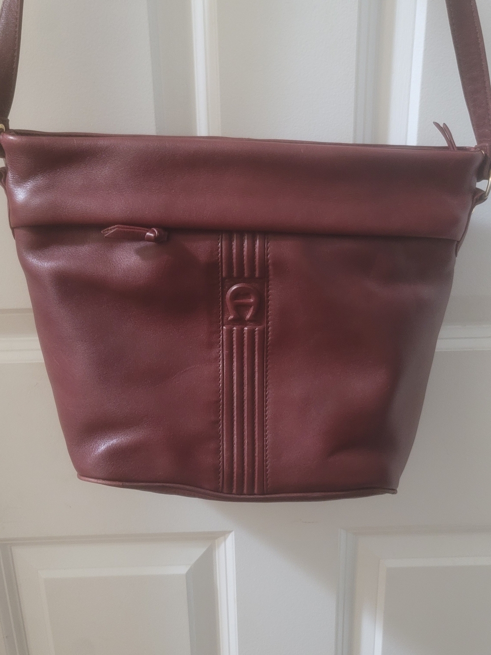 vintage Etienne Aigner burgundy leather shoulder or crossbody bag
